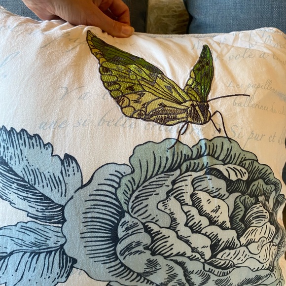 BLOWOUT SALE Nicole miller home🦚 - Picture 3 of 11